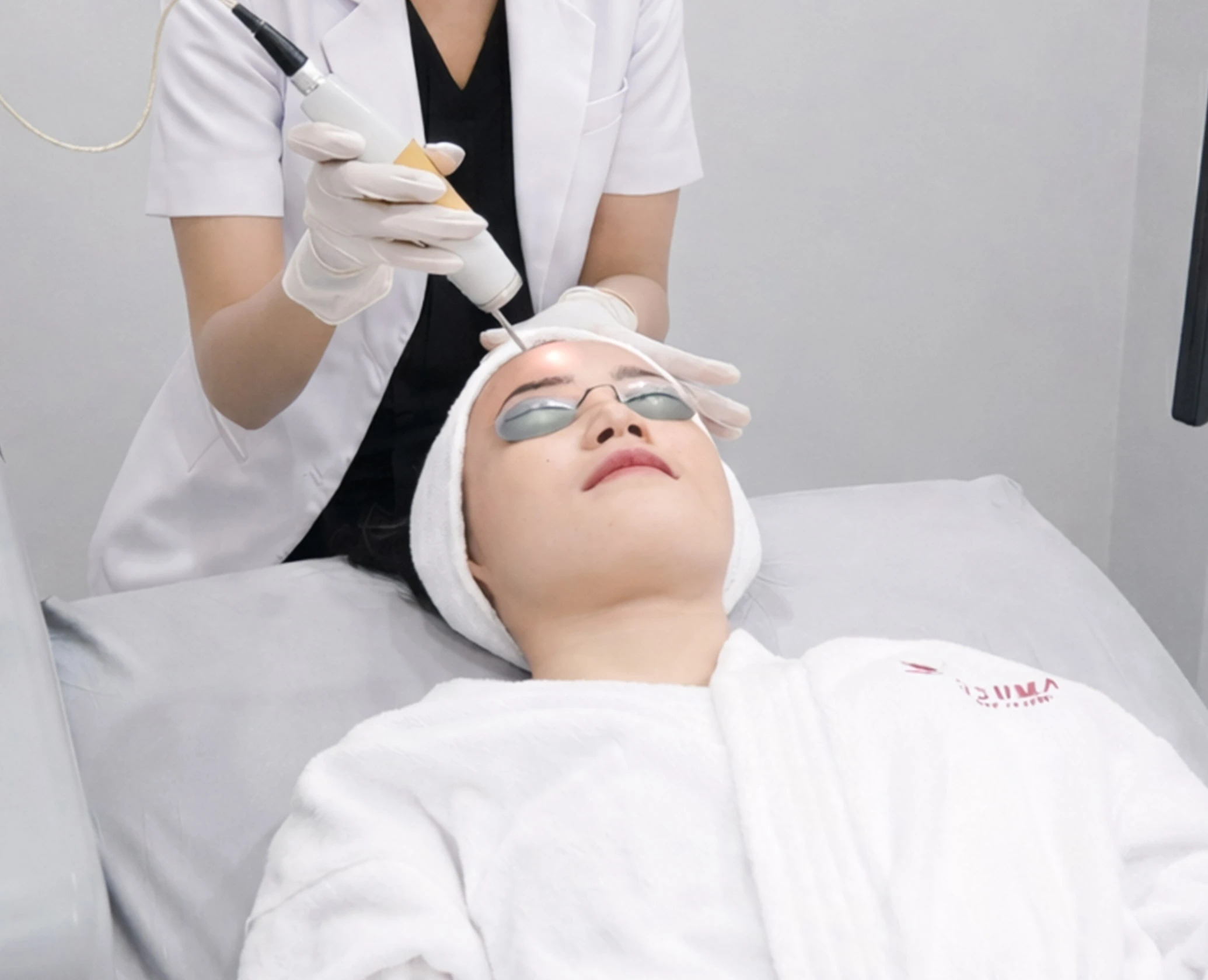 Laser Pico Poreless Glow: Solusi Pori Lebih Halus & Kulit Glowing