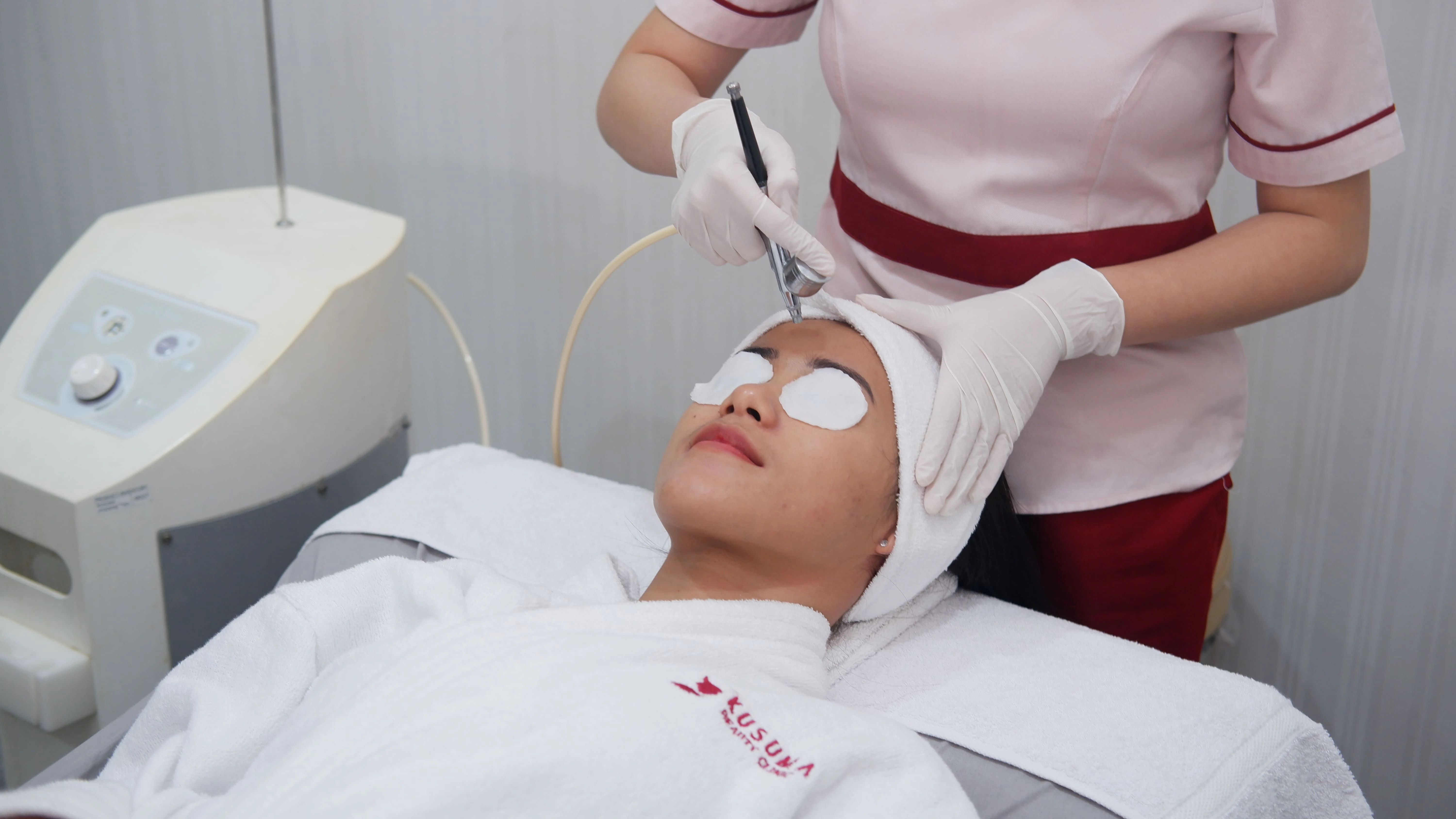 Facial Oxy: Treatment Wajah Oxygen Infusion untuk Kulit Cerah & Lembap